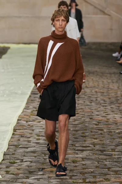 Look 15